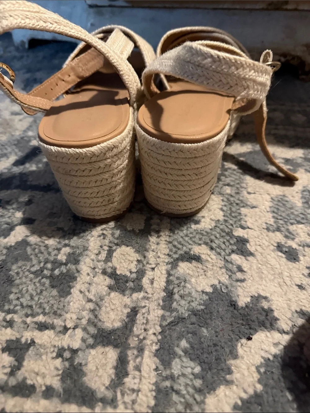 Old Navy Woven Crisscross Ankle-Strap Sandals in Cream